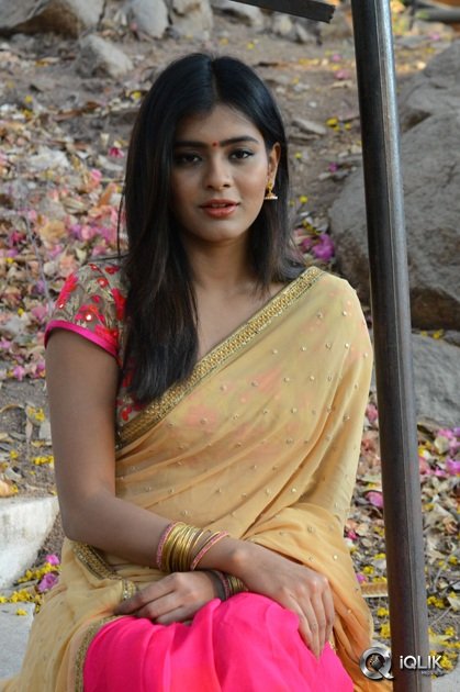 Hebah-Patel-at-Nenu-Naa-Boy-Friends-Movie-Opening